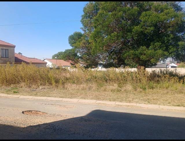 LAND FOR SALE IN EIKE PARK